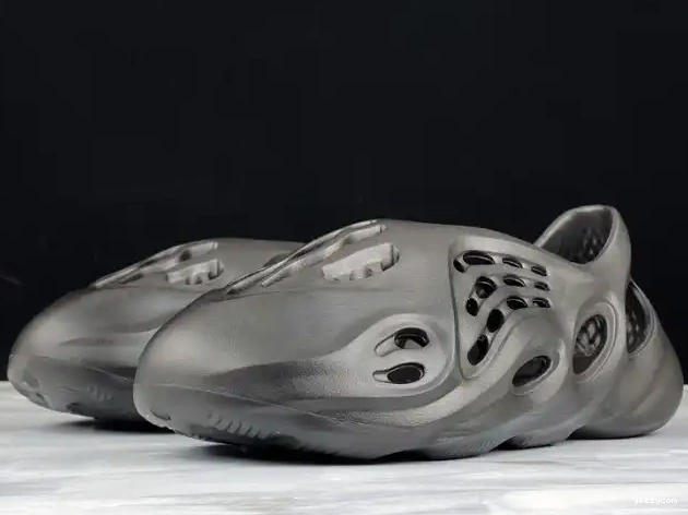 Foam Slide Runner Yeezy 0629